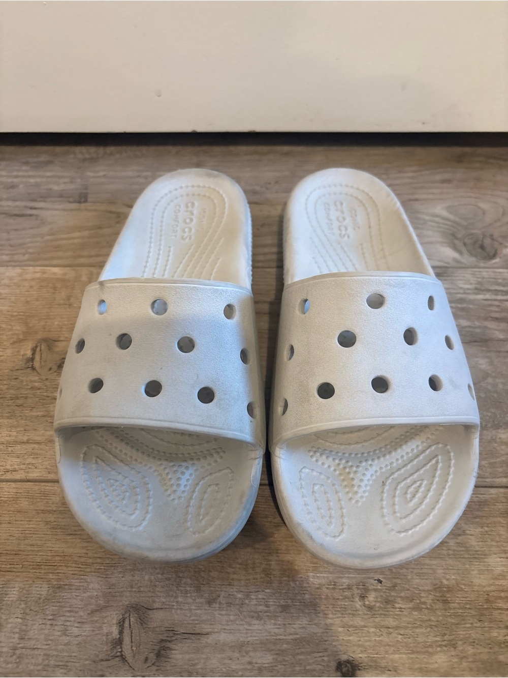 CROCS Perforated Slide Sandals in Off-White Mens 5 Woman’s 8